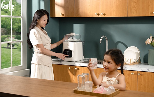 Máy rửa và tiệt trùng bình sữa Fatzbaby Cleanmax 2