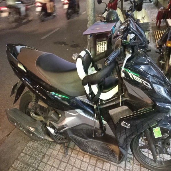 Ghế ngồi xe máy xe điện, tay ga có giảm xóc