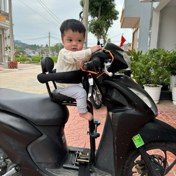 Ghế ngồi xe máy xe điện, tay ga có giảm xóc